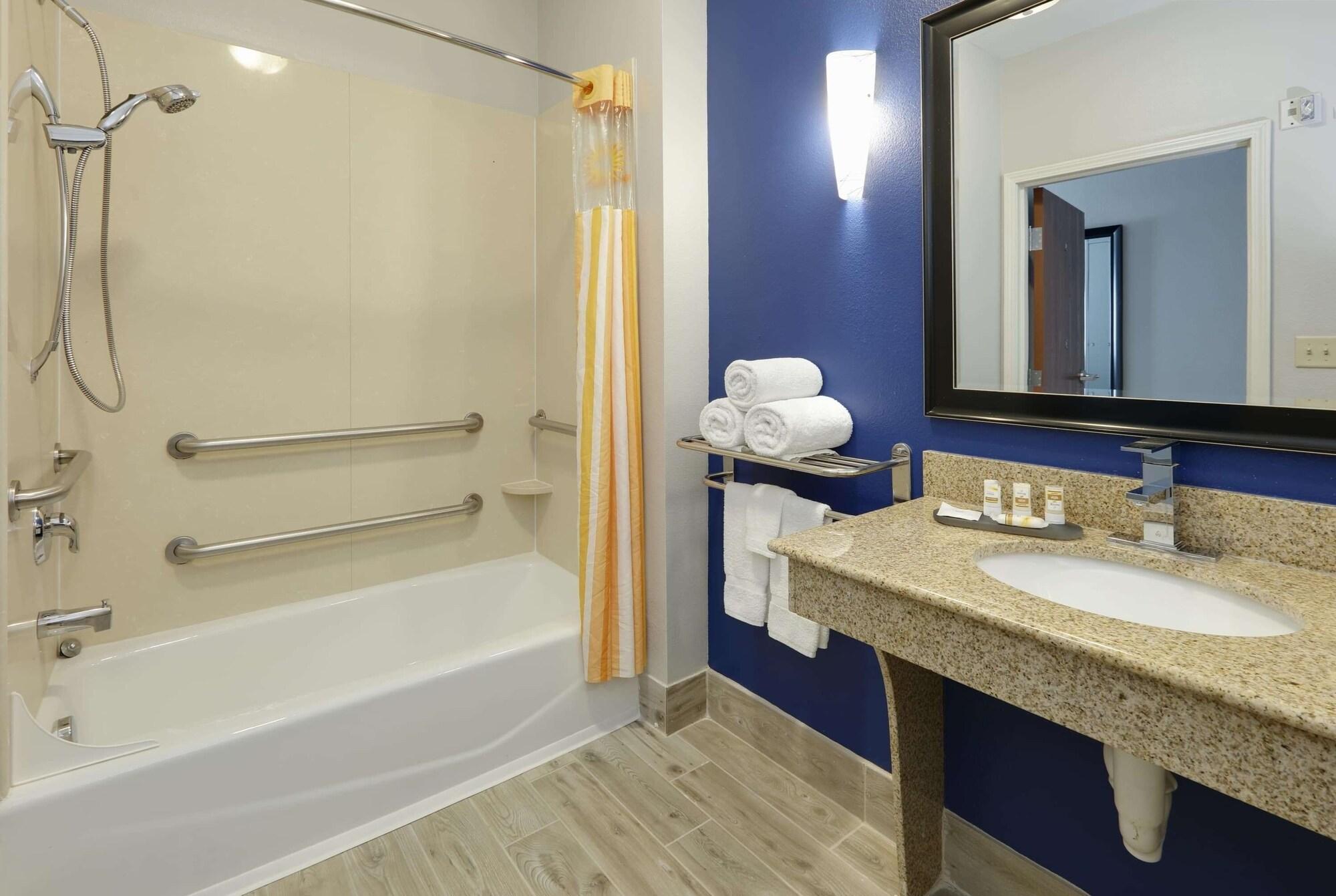 La Quinta By Wyndham Denton - University Drive Dış mekan fotoğraf