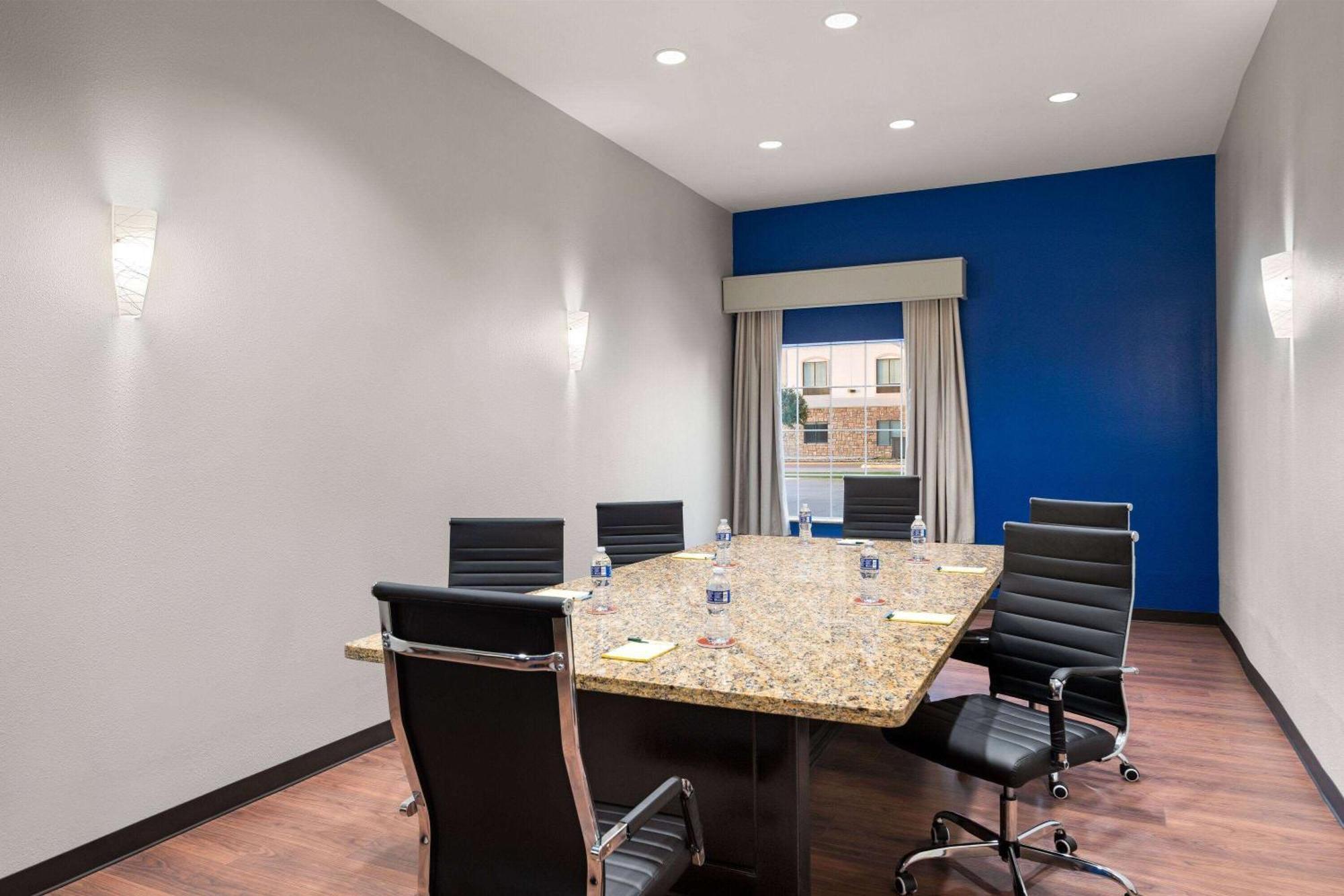 La Quinta By Wyndham Denton - University Drive Dış mekan fotoğraf